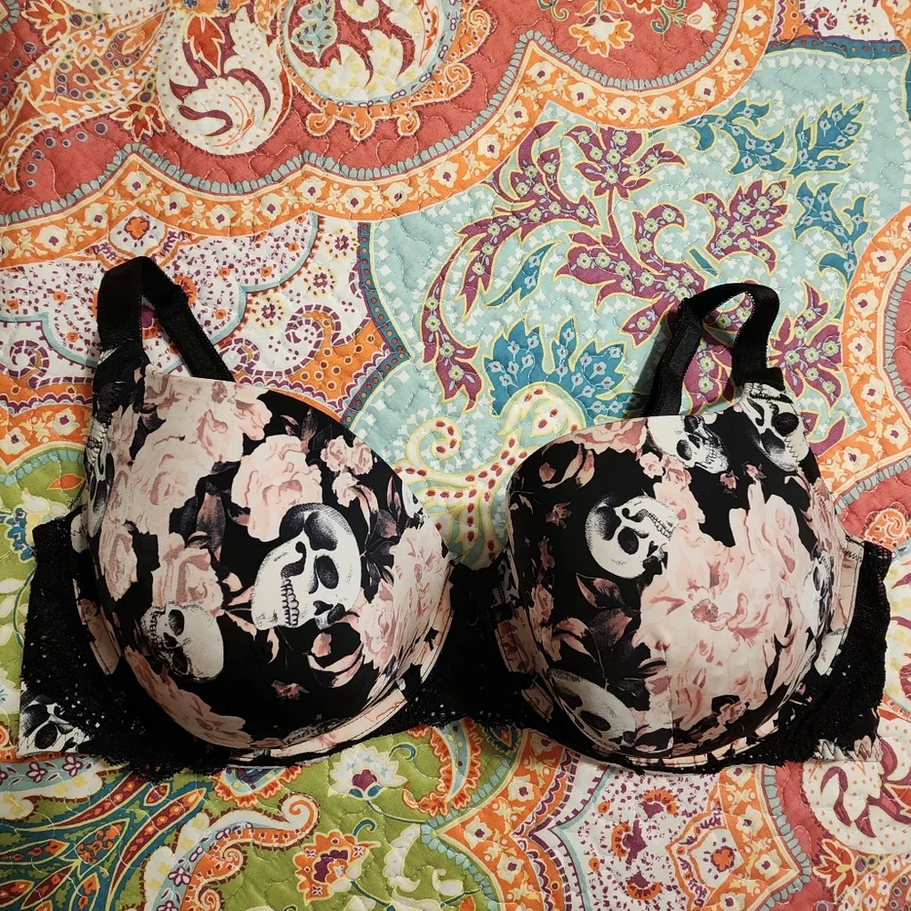 Torrid Skull and Roses Bra | Size 40DD - Picture 3 of 11